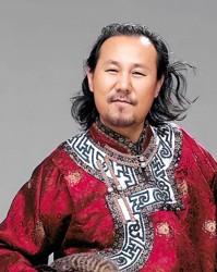 华体会体育-35岁离婚，因嗜酒家财散尽，50岁中年又丧女，如今66岁腾格尔如何
